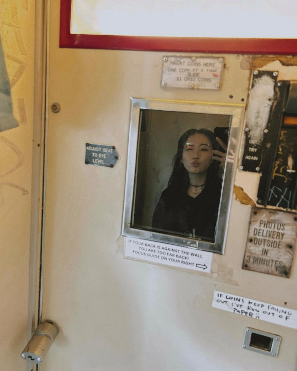 34歲劇集女神澳洲旅行曬白滑玉背 百年網紅圖書館打卡 網友讚有氣質