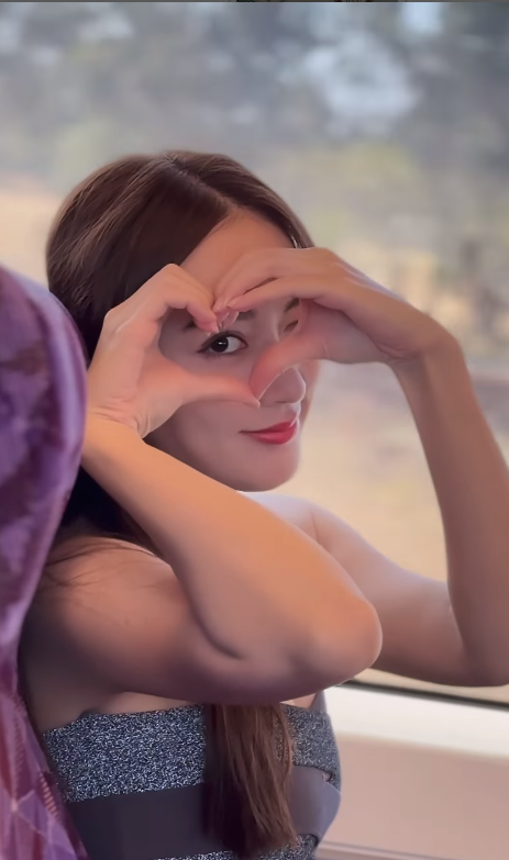 34歲劇集女神澳洲旅行曬白滑玉背 百年網紅圖書館打卡 網友讚有氣質