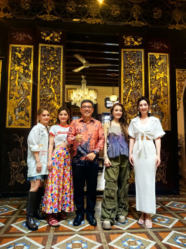 網民福岡野生捕獲阿Sa 零架子合照曝逆齡美貌 網民大讚:看起來像20歲