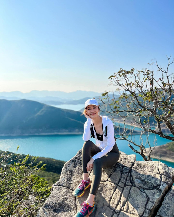 37歲前TVB小花馬來西亞海邊打卡真空上陣  心口瘦到見骨自認恐怖！ 