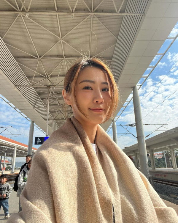 37歲前TVB小花馬來西亞海邊打卡真空上陣  心口瘦到見骨自認恐怖！ 