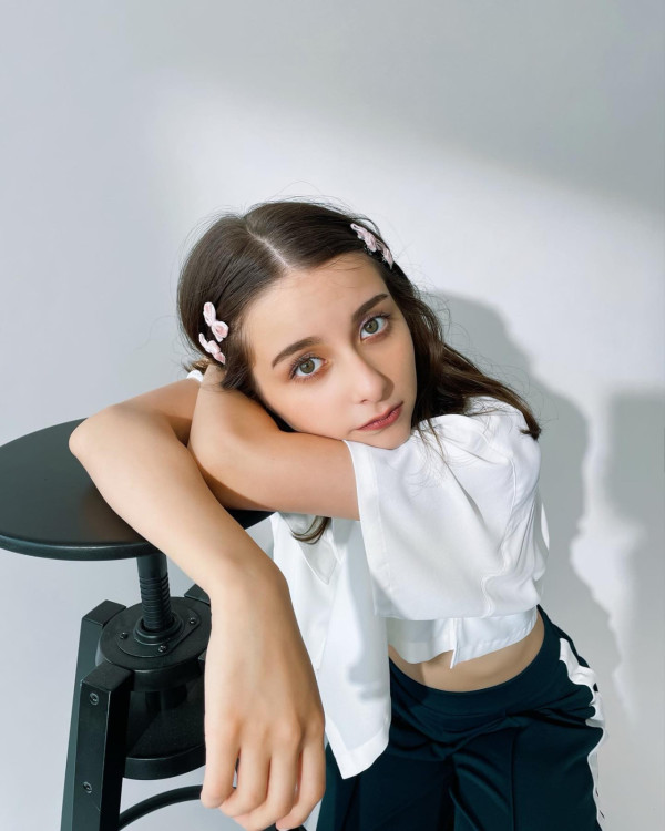 五國混血女孩轉眼19歲！獲封日本國寶級美貌！ 