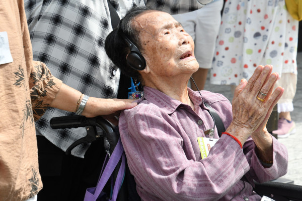 婆婆一直希望到慈山寺參拜觀音。（受訪者提供）