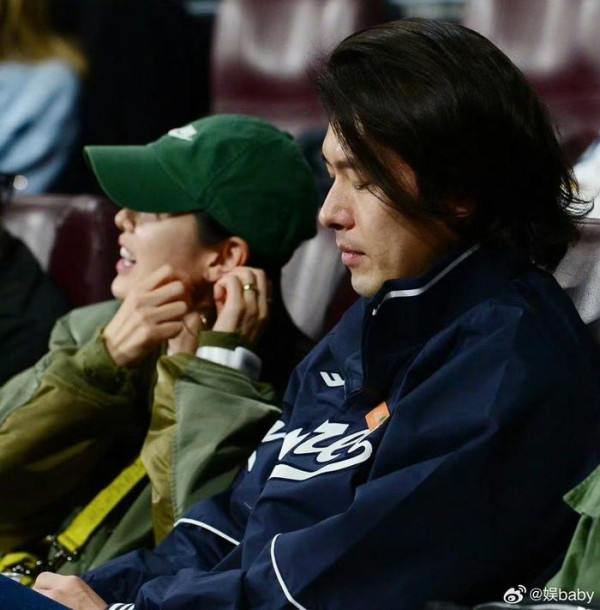 孔劉、李棟旭穿情侶球衣 與玄彬孫藝珍現身MLB