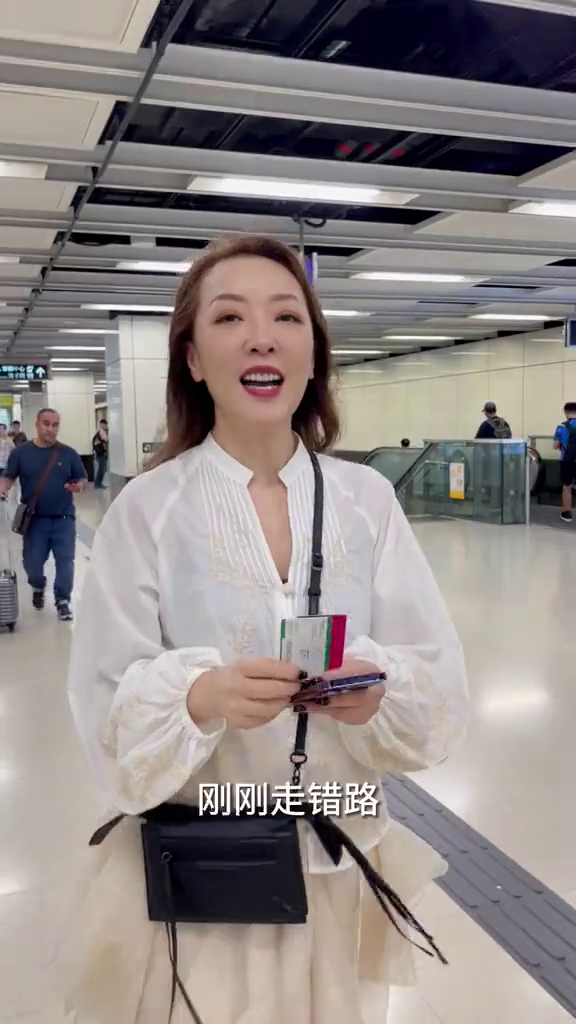 前TVB女星返港唔識搭港鐵 面露尷尬 網民質疑扮遊客 