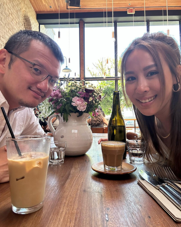 颱風樺加沙｜曹敏莉半山複式豪宅不停滲水 維港景一片矇朧！出動水盆接水情況誇張