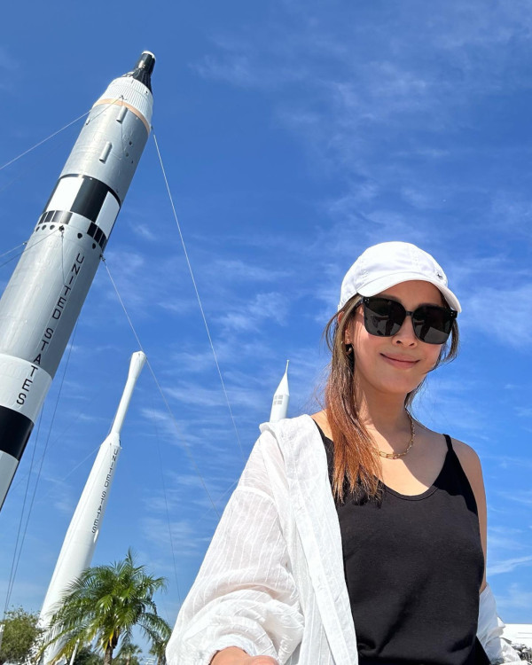 42歲前港姐冠軍遊杜拜 12歲女獲讚遺傳母親高䠷身材 