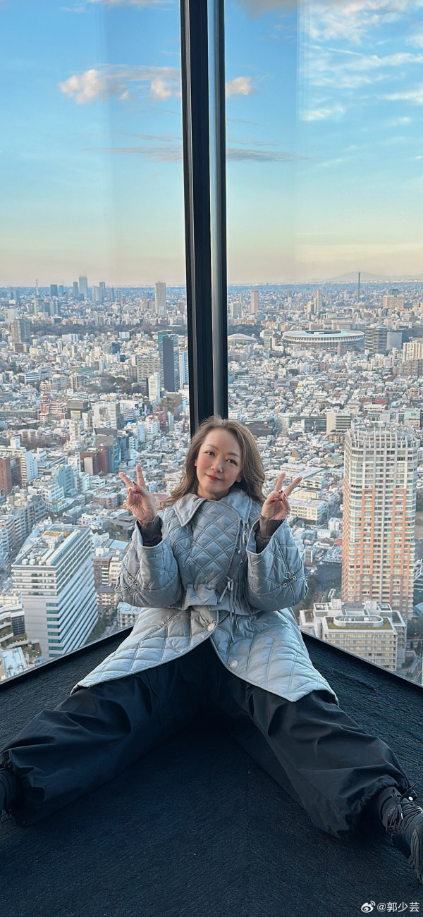 前TVB女星返港唔識搭港鐵 面露尷尬 網民質疑扮遊客