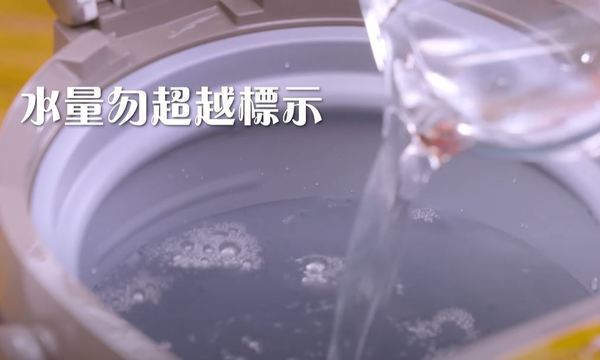 日本品牌「象印」曾分享以檸檬酸清洗水煲方法。