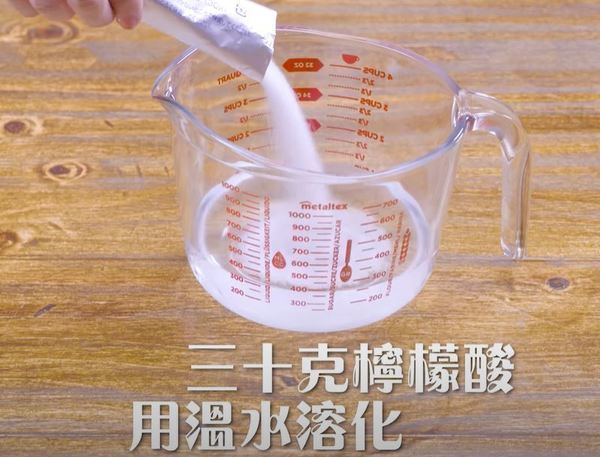 日本品牌「象印」曾分享以檸檬酸清洗水煲方法。