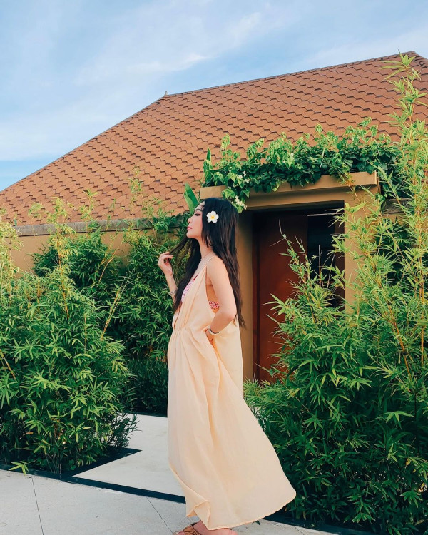 57歲美魔女峇里島旅行曬火辣泳裝  網友焦點竟然唔係身材而係呢樣？ 