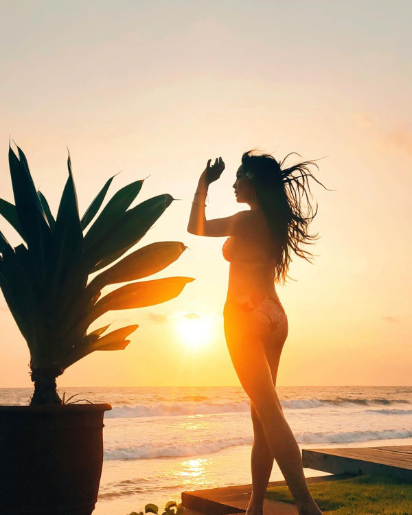 57歲美魔女峇里島旅行曬火辣泳裝  網友焦點竟然唔係身材而係呢樣？ 