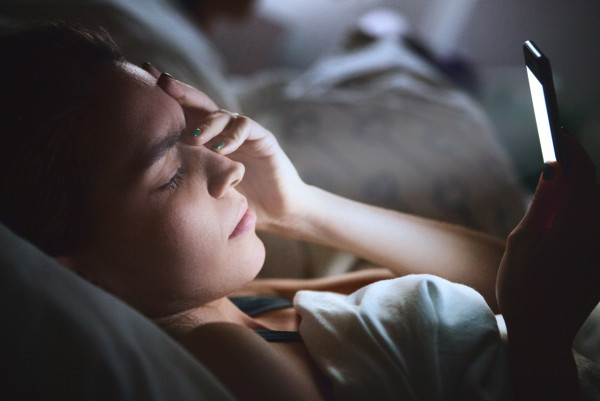 睡前拖延症｜報復性熬夜成因公開！改善長期晚睡的4大方法！