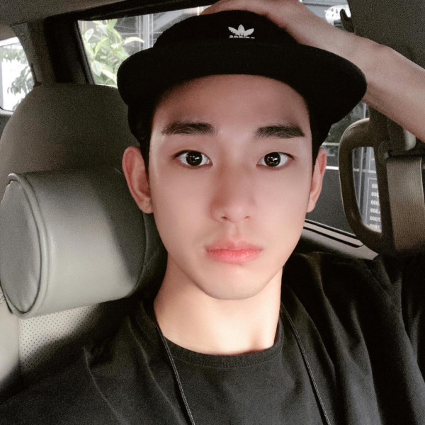 金秀賢、金賽綸爆炸性合照再加一！親密程度升級！閉眼嘴對嘴親吻！ 