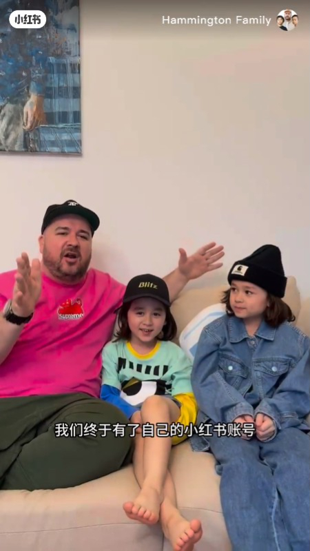 William、Bentley兄弟進駐小紅書!7歲大留長髮轉變極大!