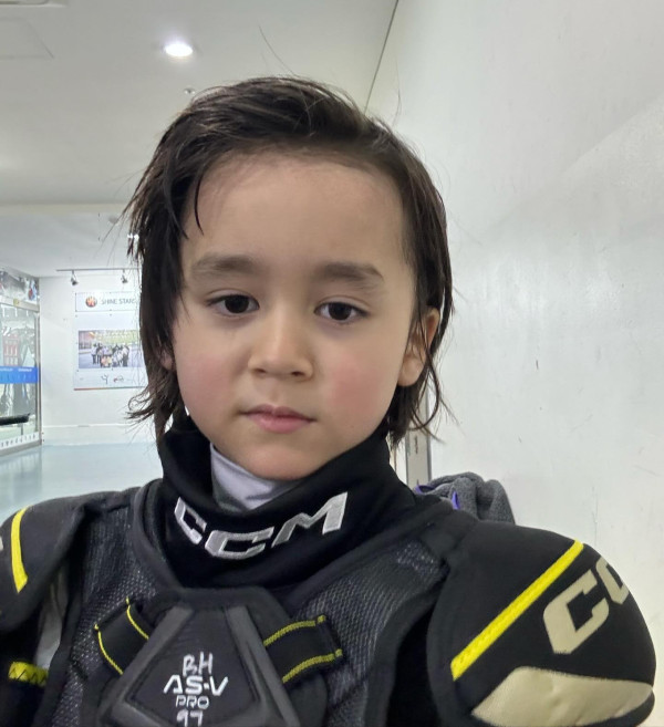 William、Bentley兄弟進駐小紅書!7歲大留長髮轉變極大!