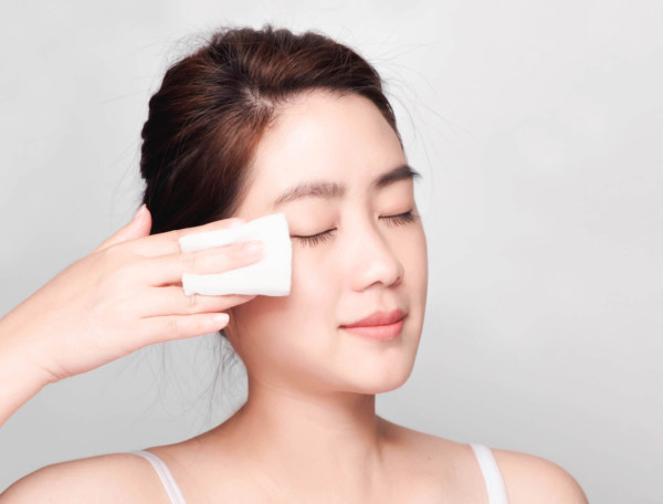 「潦草妝」重點畫法1：妝前去角質