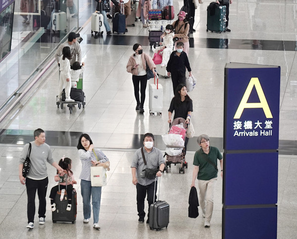 香港國際機場送日本/峇里來回機票 於機場消費滿指定金額即可免費換領