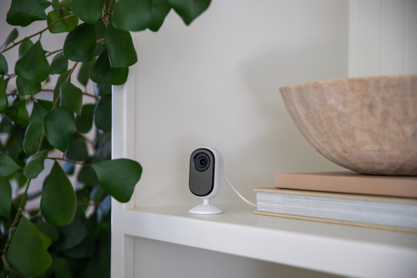 AI智能監控！Arlo Essential室內攝影機第二代 寵物主人家居好拍檔