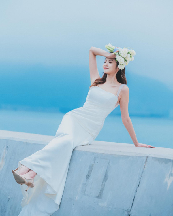 《東張》女主持西班牙曬比堅尼照極震撼 曬豐滿上圍力撼無綫咪神郭珮文？ 