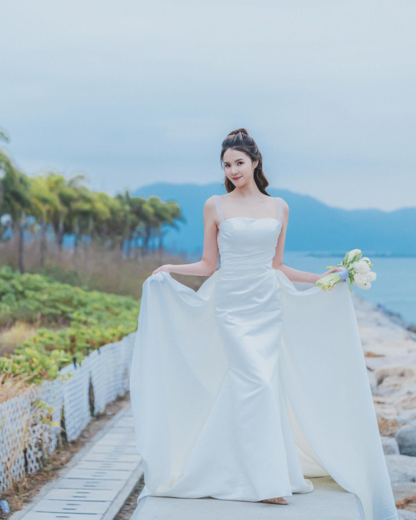 《東張》女主持西班牙曬比堅尼照極震撼 曬豐滿上圍力撼無綫咪神郭珮文？ 