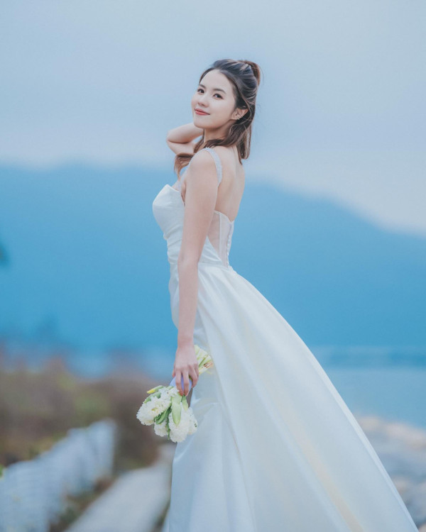 《東張》女主持西班牙曬比堅尼照極震撼 曬豐滿上圍力撼無綫咪神郭珮文？ 