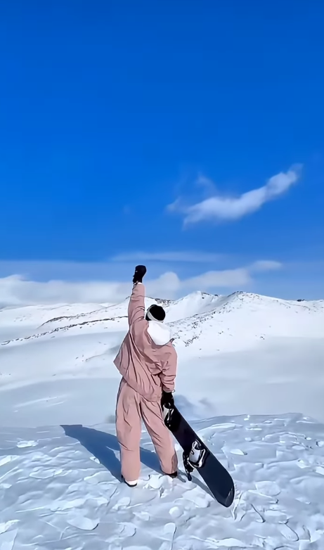前《愛回家》男星北海道轉戰新疆滑雪 3200米海拔欣賞超越雲層的美 
