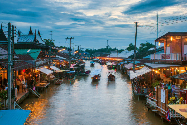 安帕瓦水上市場（圖片來源：Facebook@Amazing Thailand）