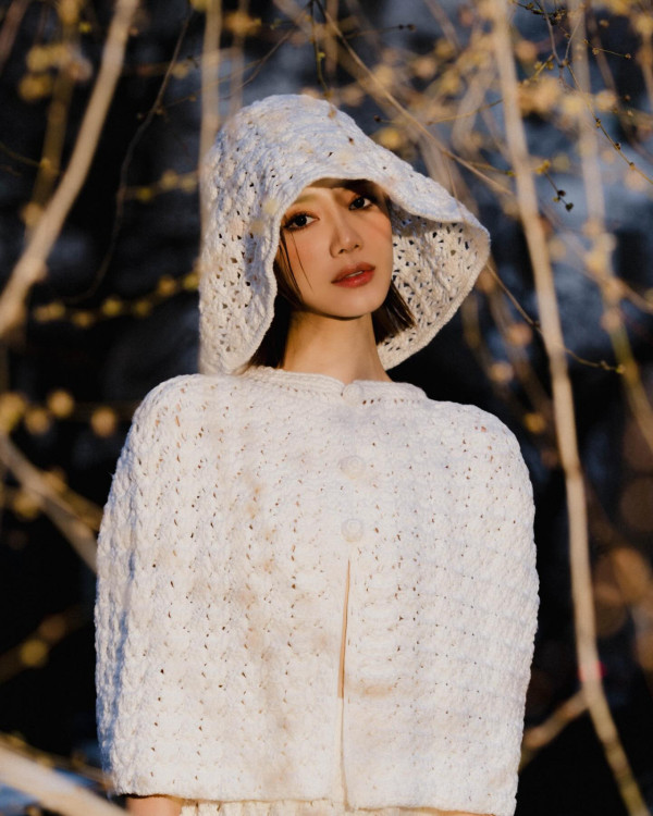 37歲女星敷日本面膜險盲！雙眼強烈刺痛 凌晨掛急症求醫 