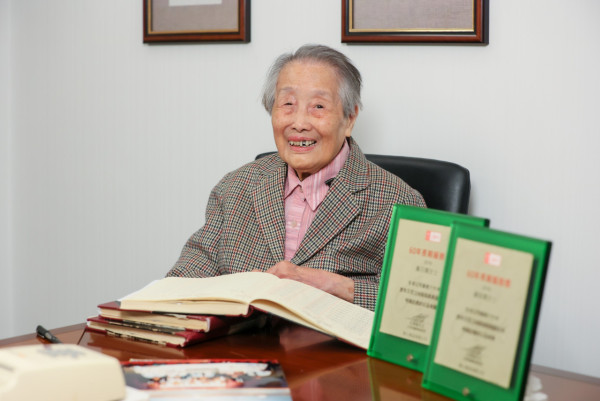 香港103歲婆婆成最年長員工！任職高級財務經理 工作60年退而不休
