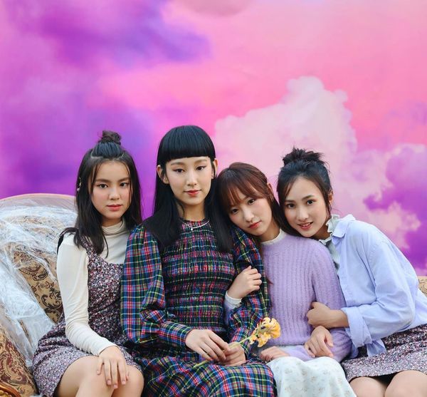 聲夢小花放棄美國升學照去旅行 狂甫當地打卡照曬香肩小蠻腰