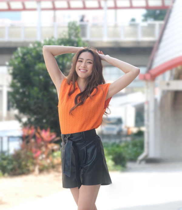 劉穎鏇現身澳門真實身形似巨人！腰線到粉絲心口晒44吋半長腿！ 