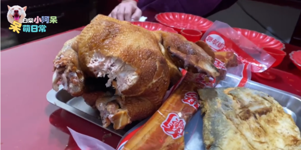 為食柴犬偷食拜神雞屁股 阿嬤教1動作求原諒 