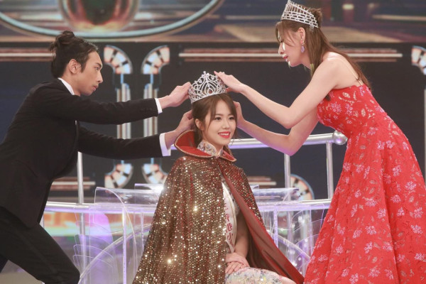 港姐冠軍多次陷整容疑雲