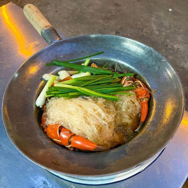 曼谷必吃美食推介|2. Somsak Pu Ob - 米芝蓮必比登推介粉絲煲(圖片來源:a MICHELIN Guide Restaurant) 曼谷必吃美食推介|2. Somsak Pu Ob - 米芝蓮必比登推介粉絲煲(圖片來源:a MICHELIN Guide Restaurant)