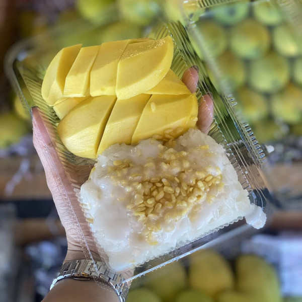 曼谷必吃美食推介|8. Mae Varee - 人氣泰式甜點芒果糯米飯(圖片來源:Instagram@maevareeofficial) 曼谷必吃美食推介|8. Mae Varee - 人氣泰式甜點芒果糯米飯(圖片來源:Instagram@maevareeofficial)