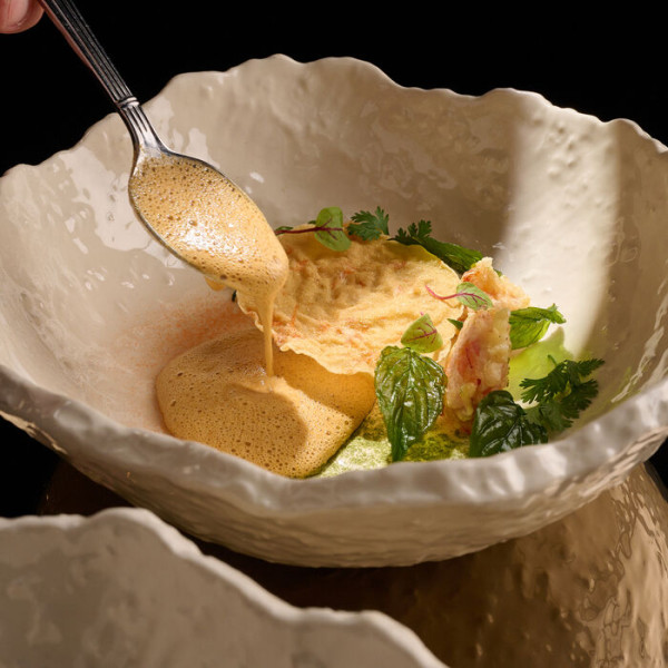 曼谷必吃美食推介|12. Sra Bua by Kiin Kiin - 泰式米芝蓮一星Fine Dining料理(圖片來源:@a MICHELIN Guide Restaurant) 曼谷必吃美食推介|12. Sra Bua by Kiin Kiin - 泰式米芝蓮一星Fine Dining料理(圖片來源:@a MICHELIN Guide Restaurant)