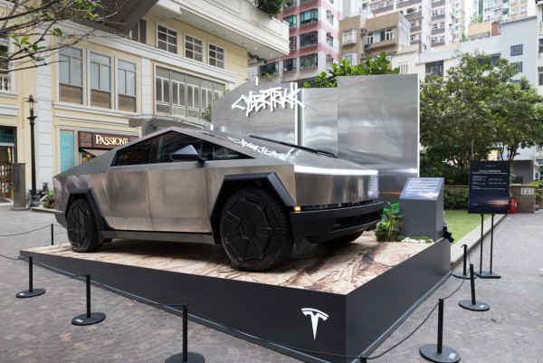 Tesla Cybertruck 登陸香港！即日起公開展出！設免費工作坊+簡介會
