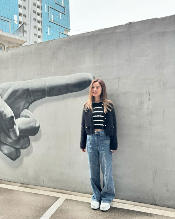 蔡卓妍遊韓淡妝靚相獲讚有少女感 逆齡童顏不輸同行細一輪女星 