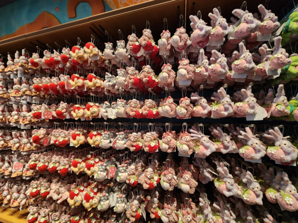 遊客橫掃東京迪士尼公仔炒賣！惹怒日本人即出一招制止！ 