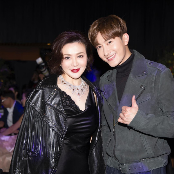 關之琳東京機場被野生捕獲 與小鮮肉互動 網友猜測：男朋友？ 