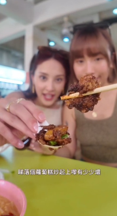 陳凱琳遊新加坡浴袍Look「放飛」自我 推薦呢樣地道食物 好味到拍晒手？ 