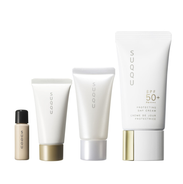 晶采防曬日霜護理組 售價︰ H K $500 （ 價值︰ HK $866 ） 限量︰ 400 組 晶采防曬日霜 3 0 g 及 晶采艷澤粉底液 旅行裝 5 ml 及 柔和洗顏皂霜 旅行裝 20g 及 活膚極潤面膜 旅行裝 30g