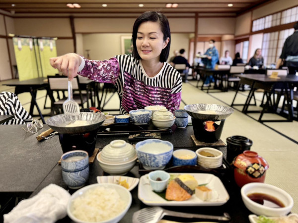 京都遊客狂搖樹枝營造「櫻吹雪」  方健儀慨嘆：唔係每幅畫面都美好 