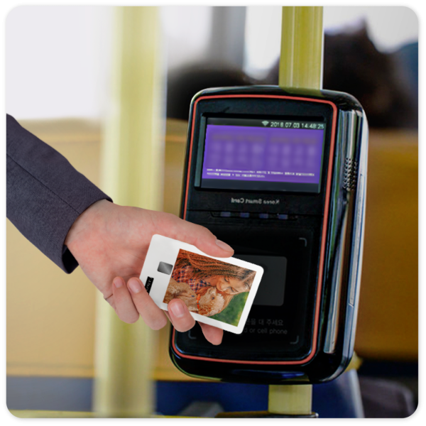 NAMANE同樣為現金扣帳卡,結合「Rail+」功能,亦可以當交通卡使用。(圖片來源:NAMANE) NAMANE同樣為現金扣帳卡,結合「Rail+」功能,亦可以當交通卡使用。(圖片來源:NAMANE)