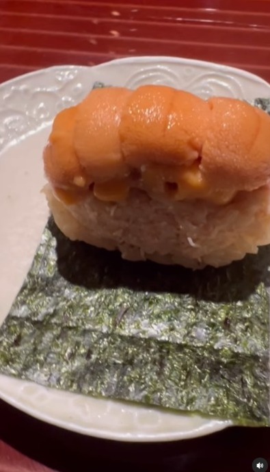 香港男團始祖成員飛日本驚喜見偶像 粉絲揭兩人早於30年前結緣!