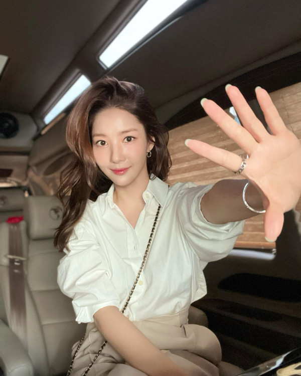 如何隱藏法令紋？