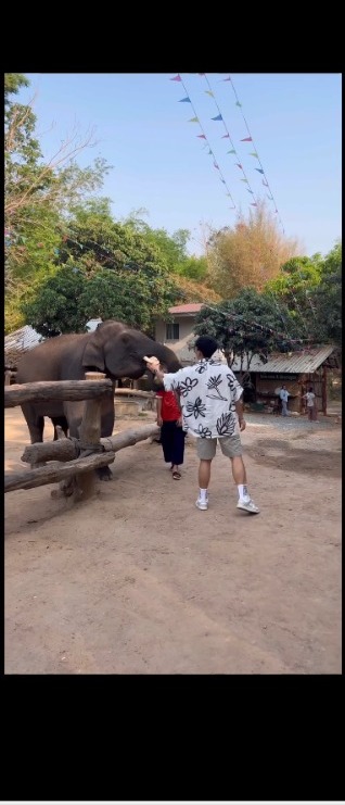 「億萬駙馬」泰國潑水節化身DJ勁high 因一事激到老婆爆粗:點解成日要...