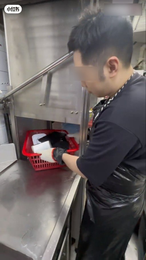 洗碗工｜日薪$1000體驗做洗碗工 港男以為輕鬆賺 收工嘆「唔係人做」