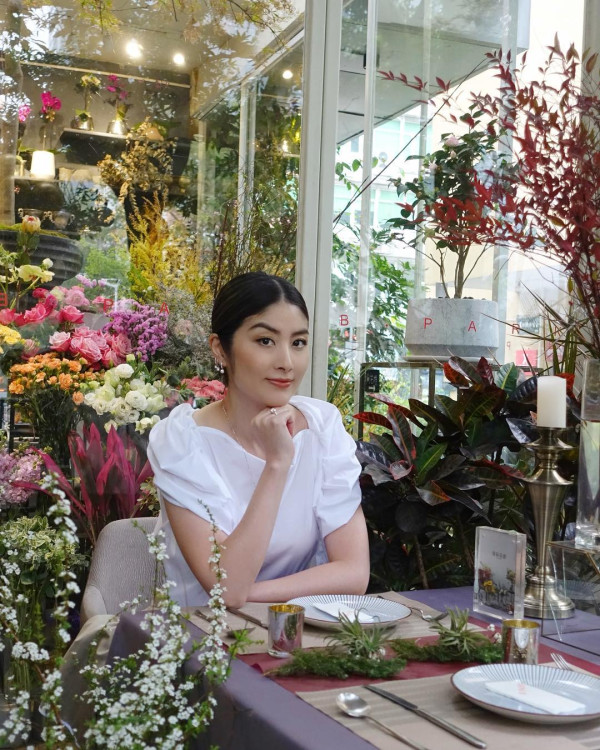 52歲陳慧琳突然剪八字胎毛瀏海！全新髮型現身南京！網民驚訝：發生咩事？ 